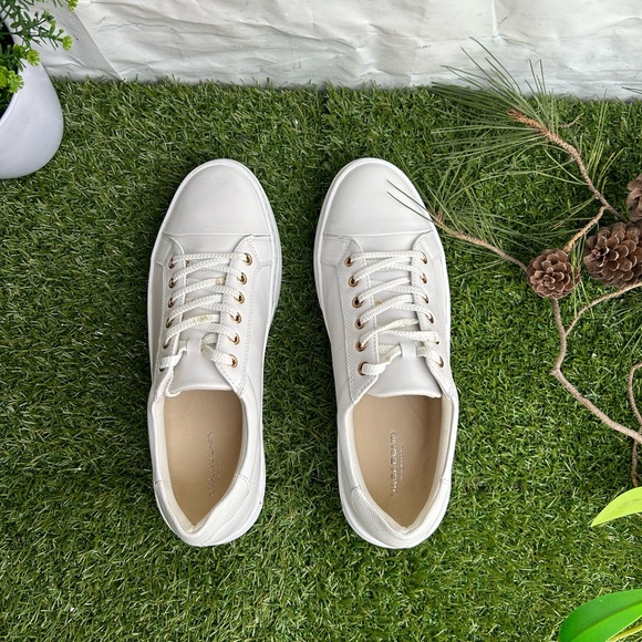 VAGABOND
ZOE PLATFORM SNEAKERS size 40 US 10 NEW
$140
White leather - Picture 13 of 17